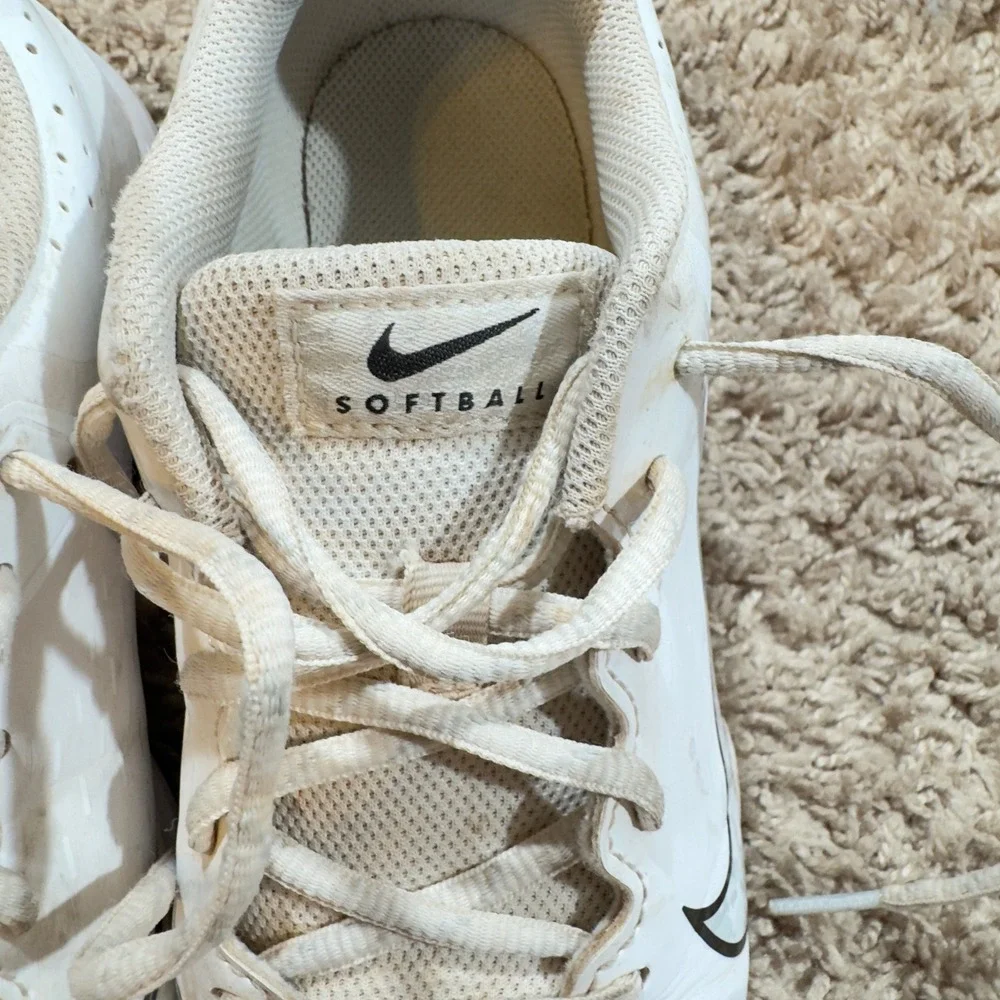 1408 | Nike Hyperdiamond 4 Keystone Softball Cleats White Black Kids 1.5Y